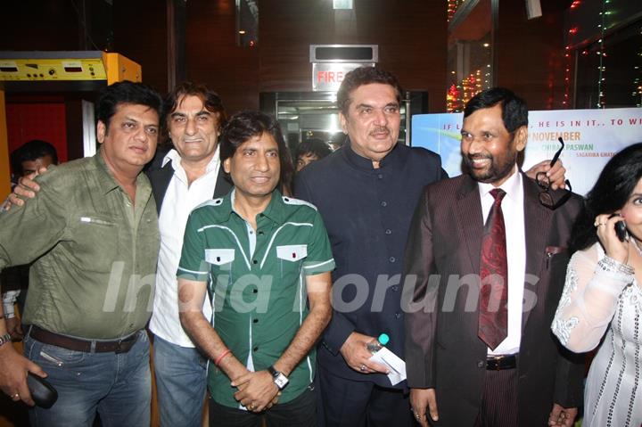 Raza Murad, Raju Shrivastav at premiere of 'Miley Naa Miley Hum' at Cinemax