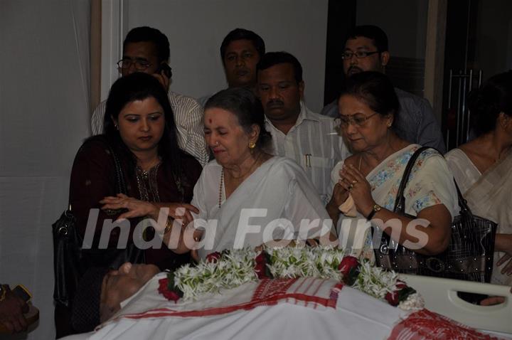 Bhupen Hazrika's prayer meet at Kokilaben Hospital