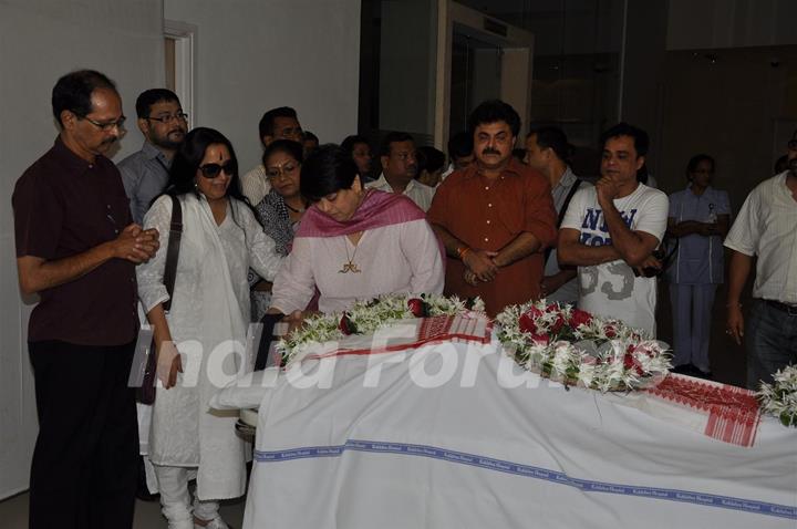 Ila Arun at Bhupen Hazrika's prayer meet at Kokilaben Hospital