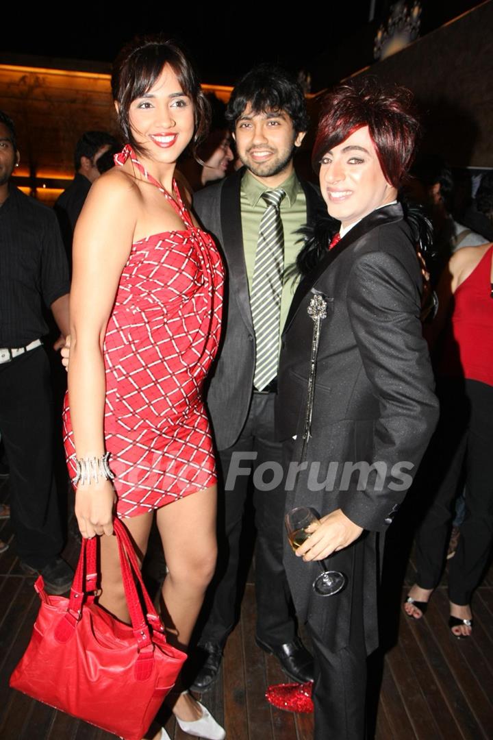 Mouli grace Rohit Verma's birthday bash with fashion show 'Hare' at Novotel