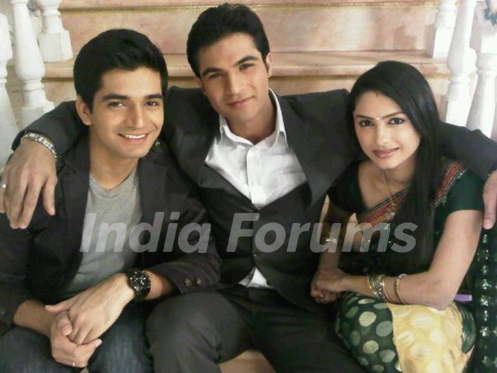 Vishal with onscreen brother Ahem and wife Rashi