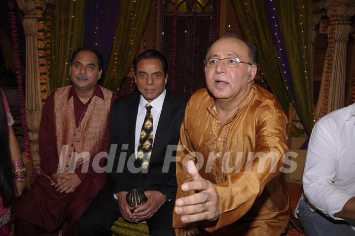 Dharmendra on the sets of TV serial 'Preeto' at Powai in Mumbai