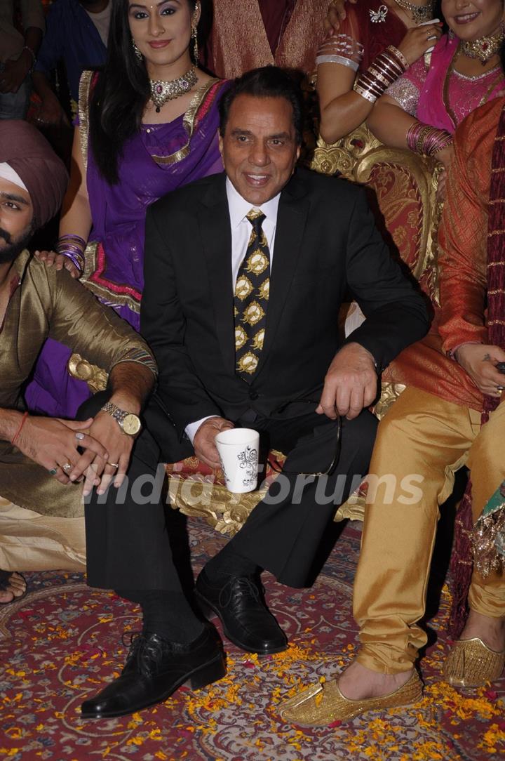 Dharmendra on the sets of TV serial 'Preeto' at Powai in Mumbai