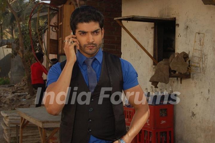 Gurmeet as Maan in construction side