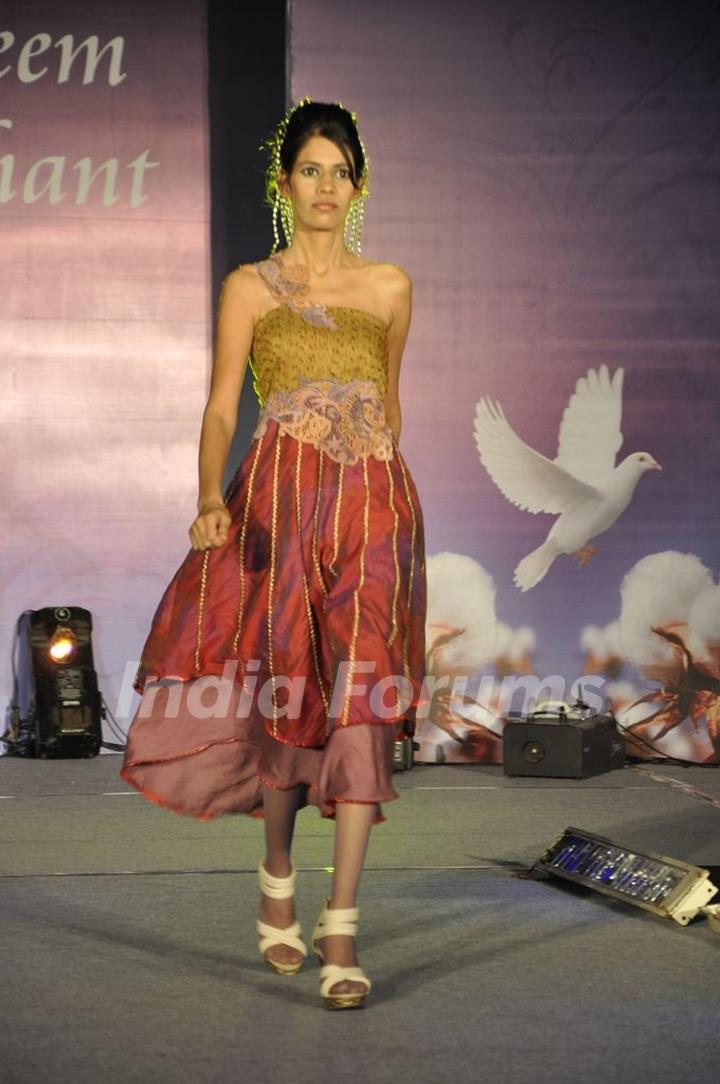 Model walks for Tasneem Merchant at World Cotton Research Conference in Renaissance, Mumbai