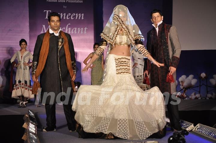 Model walks for Tasneem Merchant at World Cotton Research Conference in Renaissance, Mumbai