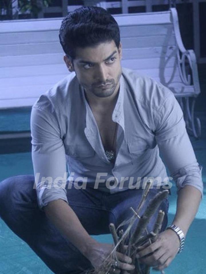 Gurmeet as Maan in Taras