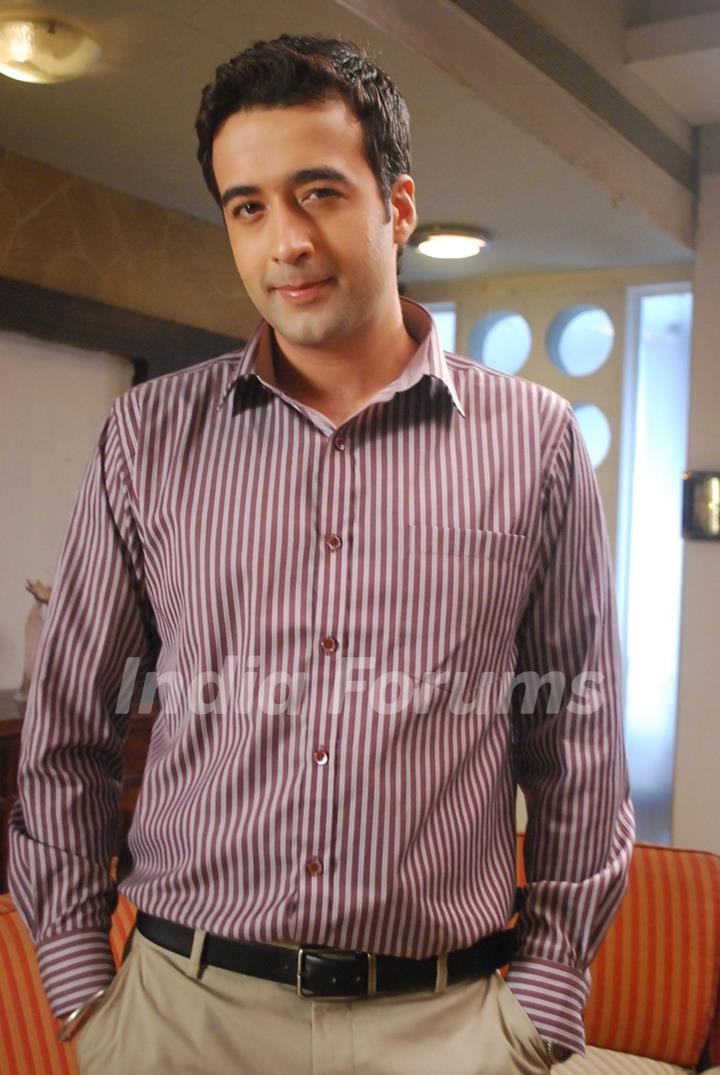 Puneet Tejwani as Aditya in Kuch Toh Log Kahenge