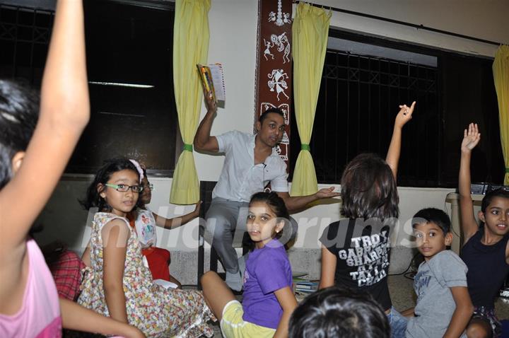 Rahul Bose celebrate Bandra book reading for kids at D'Monte Park