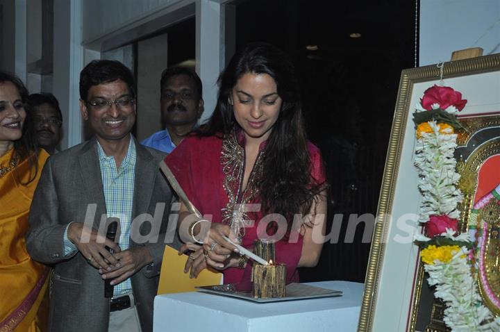 Juhi Chawla inaugurate Painting exhibhition by Bharat Tripathi at Museum Art Gallery