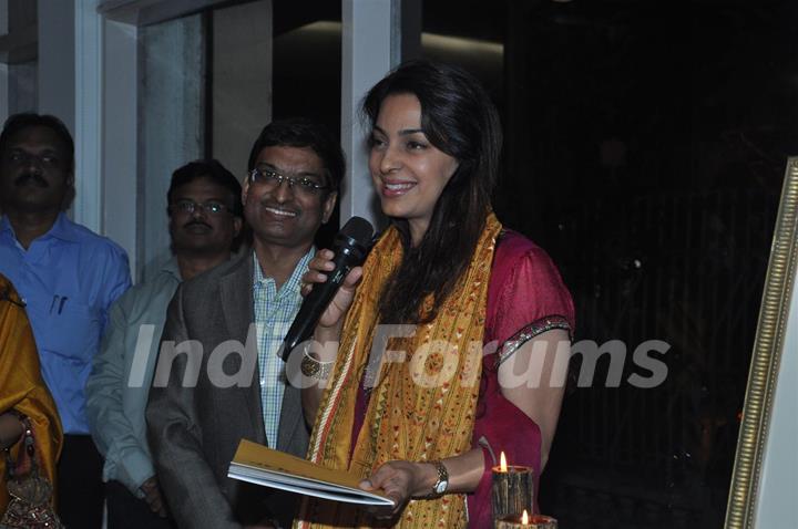 Juhi Chawla inaugurate Painting exhibhition by Bharat Tripathi at Museum Art Gallery