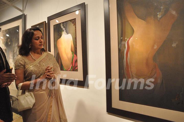 Hema Malini inaugurate Painting exhibhition by artist Sudip Roy at Jehangir Art Gallery