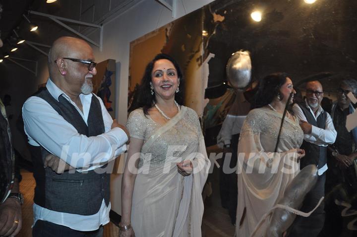 Hema Malini inaugurate Painting exhibhition by artist Sudip Roy at Jehangir Art Gallery