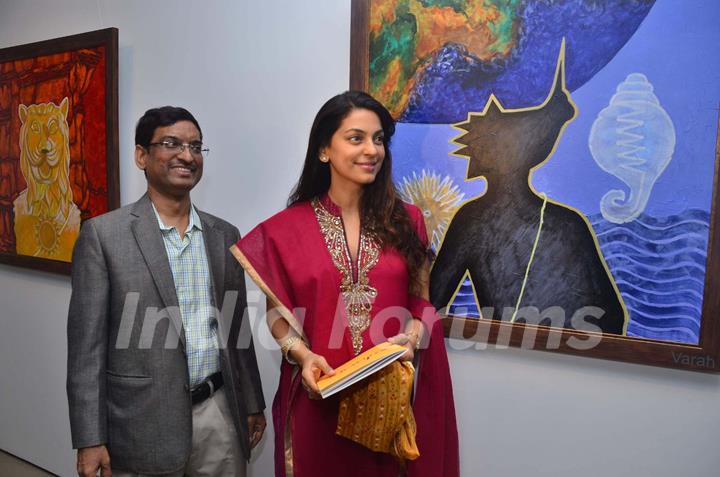 Juhi Chawla at Bharat Tripathi's art exhibition at Musuem Art Gallery. .