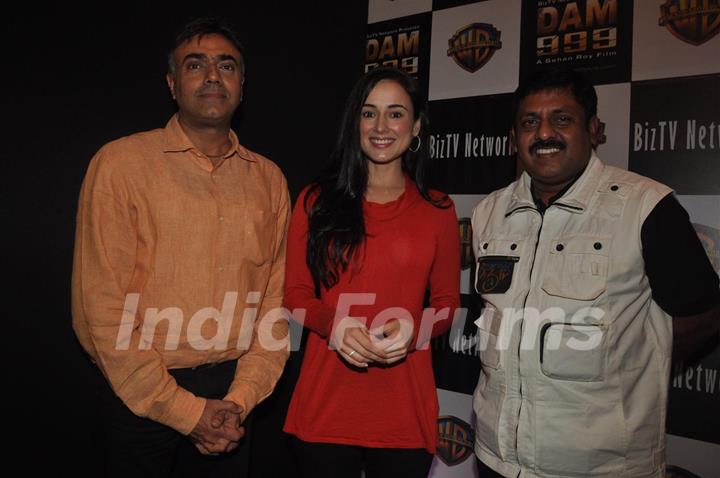 Director Sohan Roy with Rajit Kapoor and Linda Arsenio at press meet of 3D movie 'Dam 999' in Mumbai