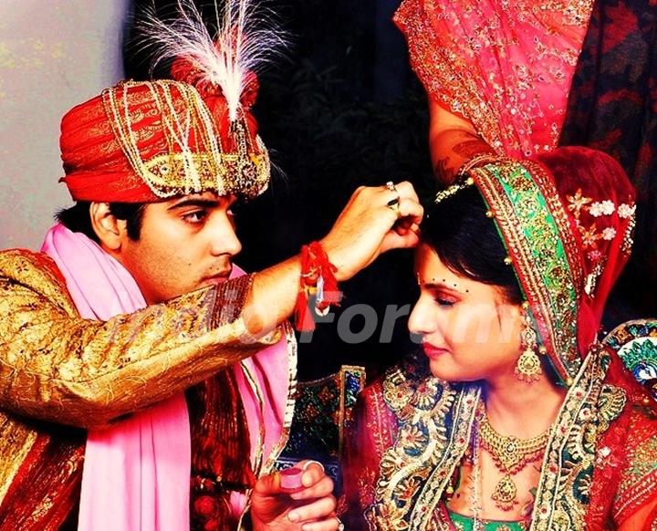 Tv actor Kinshuk Mahajan gets married to Divya Gupta in Delhi