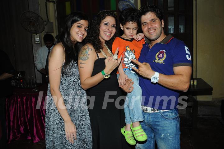 Tanaaz Irani hosts a surprise party for her husband Bakhtiyaar Irani with son and daughter