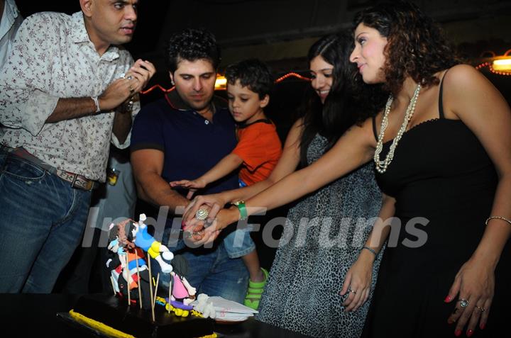 Bakhtiyaar Irani cutting Cake with entire family on it