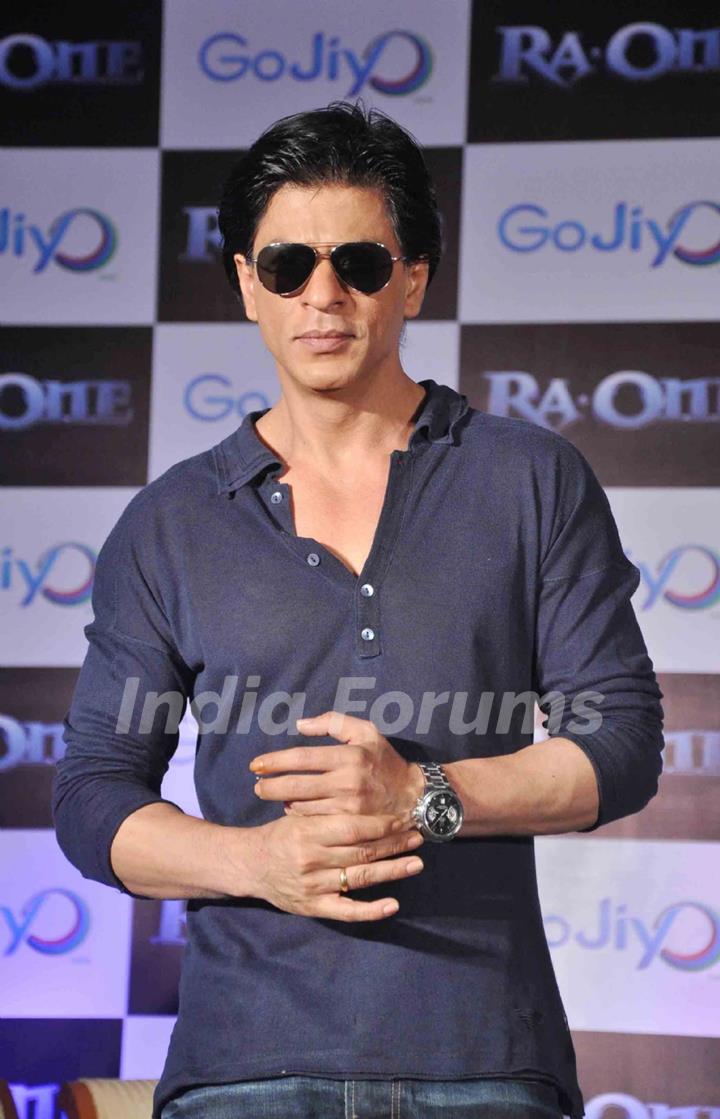 Shah Rukh Khan at GoJiyo event spreading happiness with his laser beamed H.A.R.T! at Hotel Taj Lands End in Bandra, Mumbai