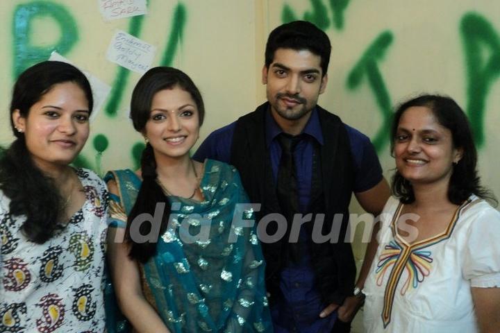 Drashti Dhami and Gurmeet Choudhary with fans