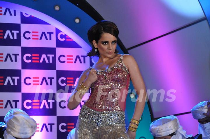 Kangna Ranaut dancing at CEAT Cricket Rating Awards 2011 in Mumbai