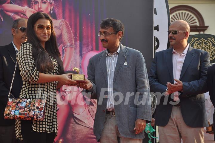 Vidya Balan at 'The Dirty Picture' Race by Sabah Khan show for Gitanjali at Mahalaxmi Race course