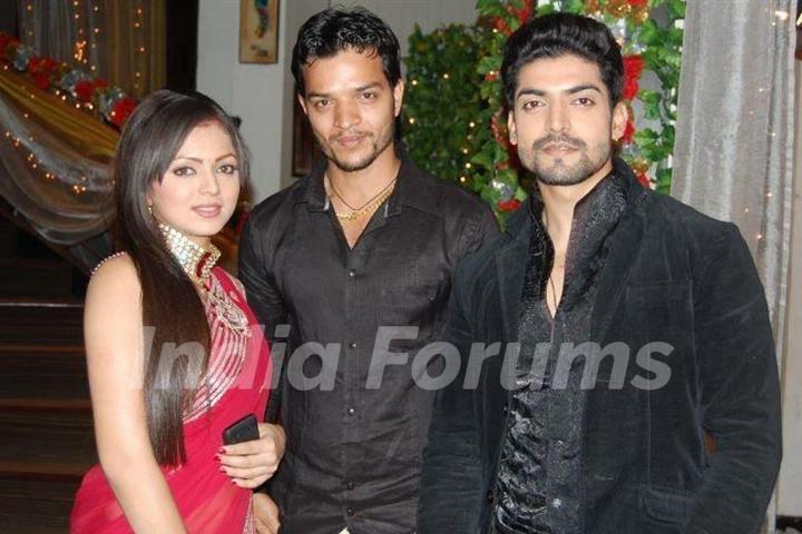 Drashti and Gurmeet with crew member Abhishek of Geet