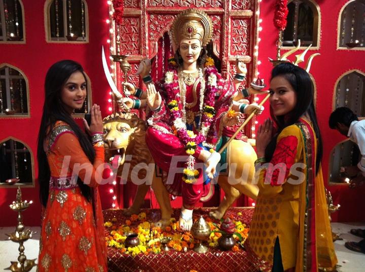 Krystle and Nia at the EHMMBH set