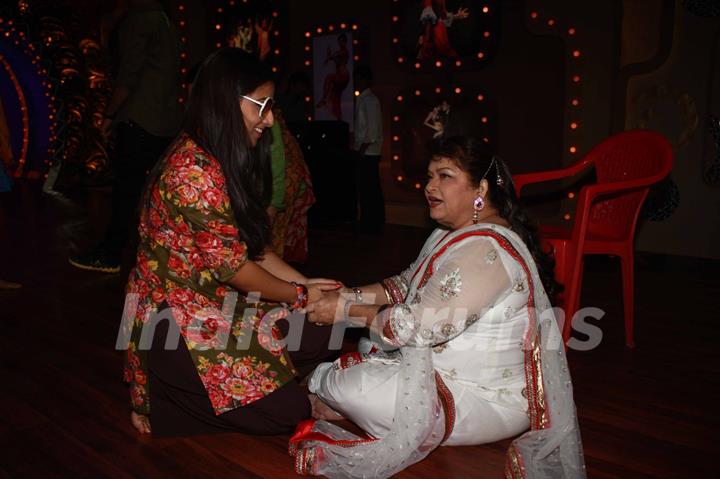 Vidya Balan with Saroj Khan on the sets of Nachle Ve