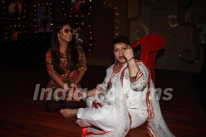 Vidya Balan with Saroj Khan on the sets of Nachle Ve