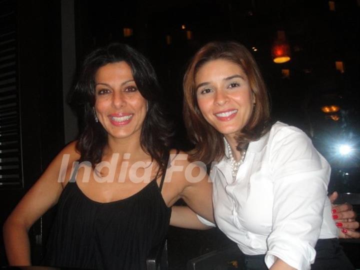 Raageshwari Loomba with friend Pooja Bedi