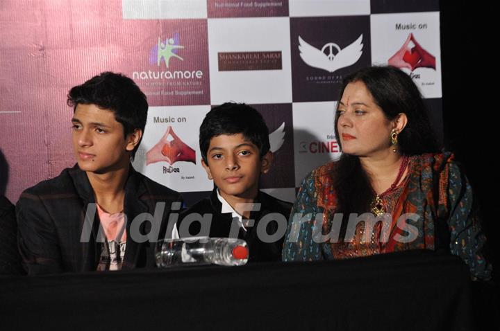 Vijeta Pandit with sons at launch of Aadesh Shrivastav's album based on 26/11 at Cinemax