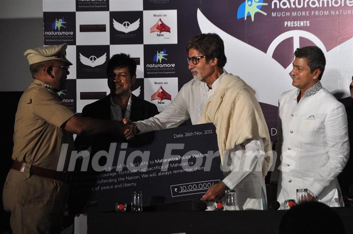 Amitabh Bachchan launches Aadesh Shrivastav's album based on 26/11 at Cinemax