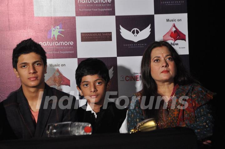 Vijeta Pandit with sons at launch of Aadesh Shrivastav's album based on 26/11 at Cinemax