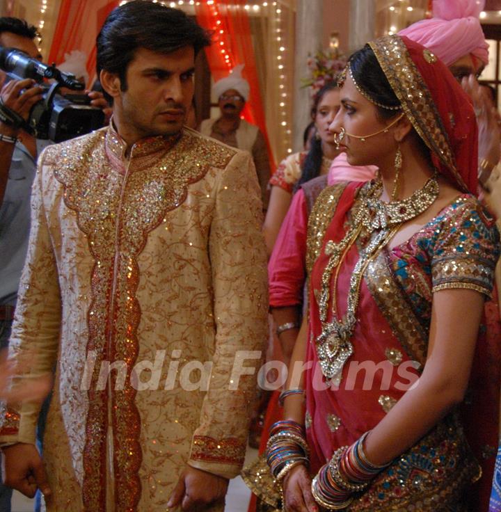 Still image of Abhay and Phulwa