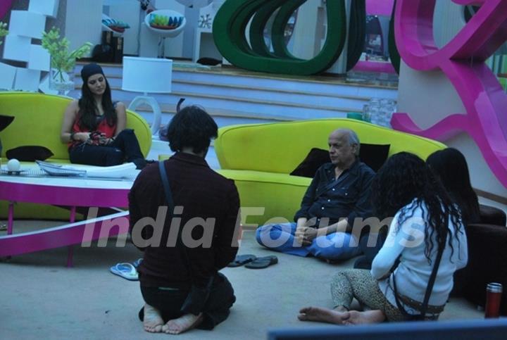 Mahesh Bhatt has a convesration with the constentant in Bigg Boss house