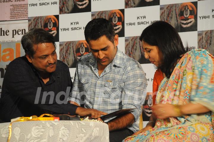 Dhoni with Y.P Singh and Abha at the music of film 'KYA YAHI SACH HAI' and novel 'Carnage by Angels'