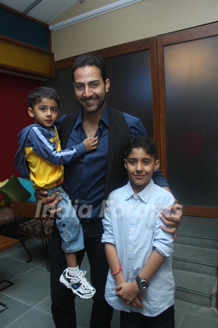 Sudhanshu Pandey with their two kids celebrated their Wedding Anniversary at Bistro Grill in Mumbai