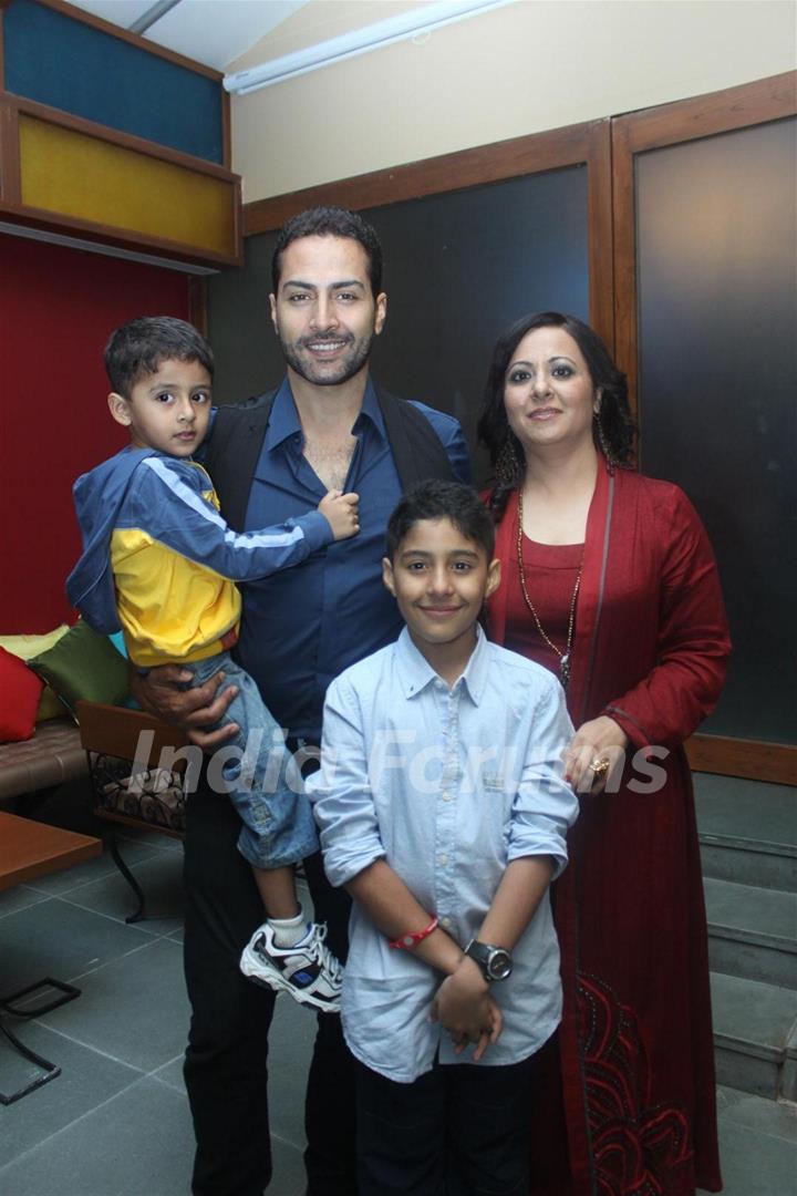 Sudhanshu Pandey and his wife Mona celebrated their wedding anniversary with their two kids at Bistr