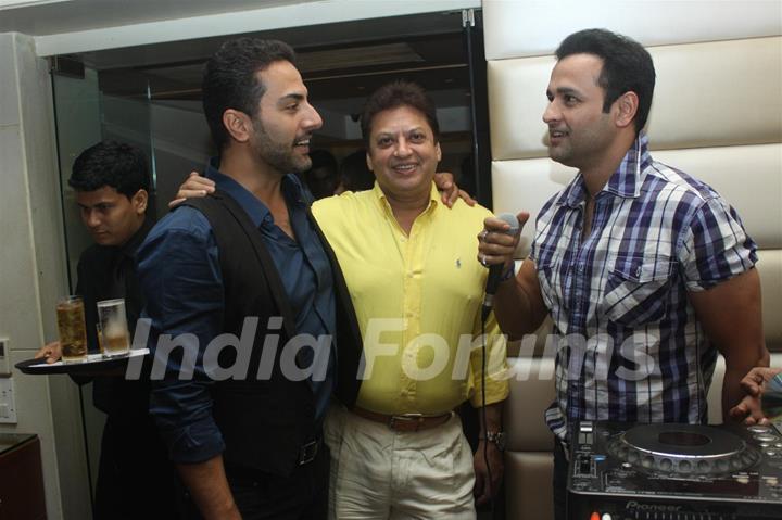 Rohit Roy and Shashi Ranjan grace Sudhanshu Pandey Wedding Anniversary bash at Bistro Grill in Mumba