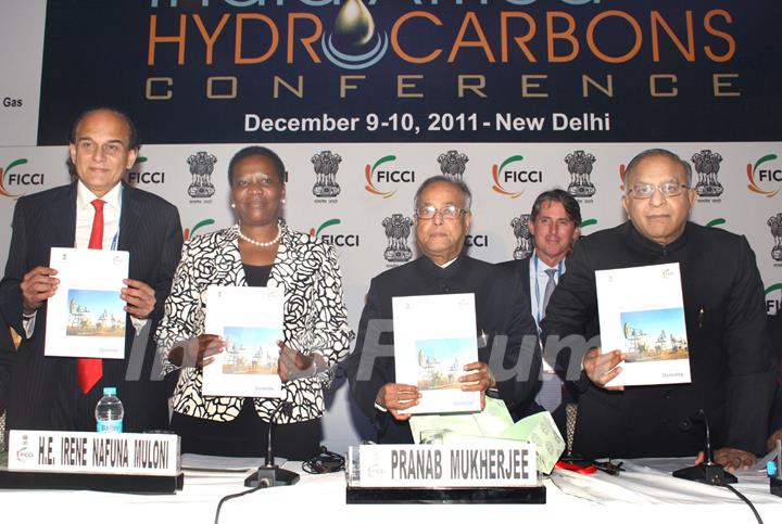 Nafuna Muloni with Pranab Mukherjee and Jaipal Reddy at inaugural of 3rd India-Africa Hydrocarbons