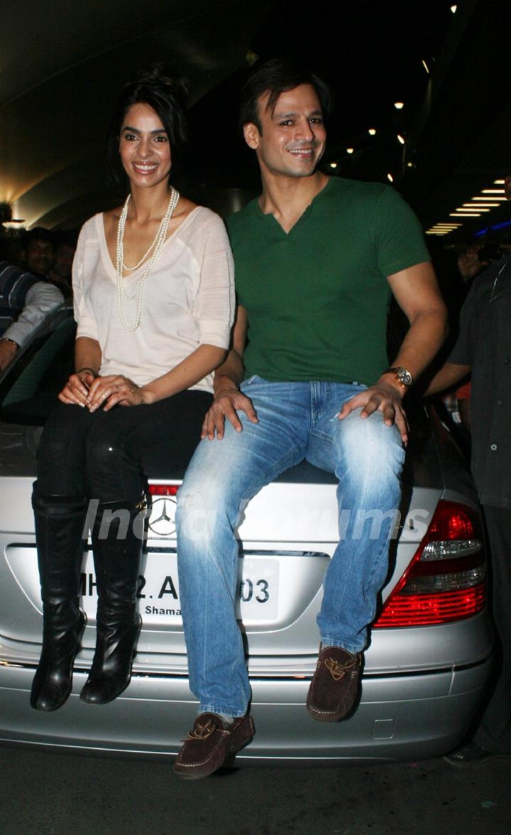 Vivek Oberoi and Mallika Sherawat promote their latest film 'Kismat Love Paisa Dilli' at Mumbai Airport