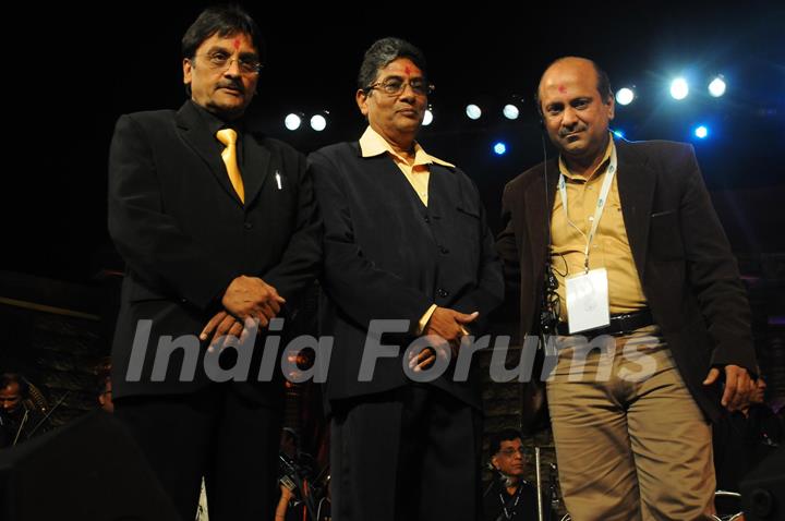 Jayantibhai with Anil Garg at Music Heals Concert held at Andheri Sports Complex in Mumbai