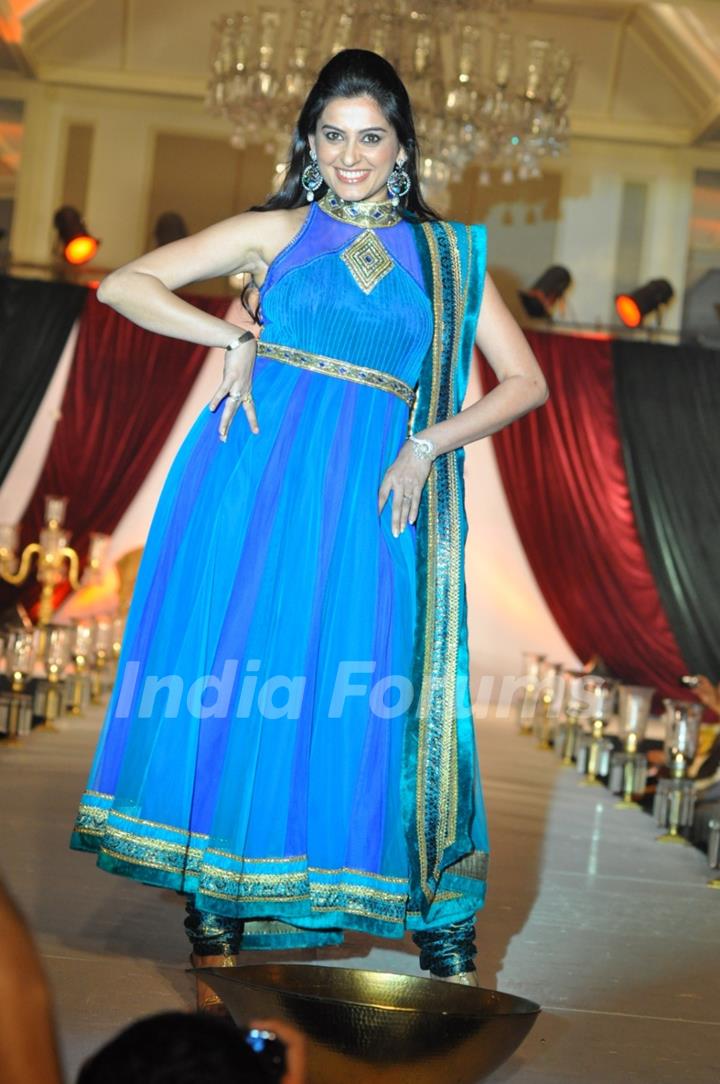 Smita Bansal walk the ramp for designer Nisha Sagar Bridal Collection