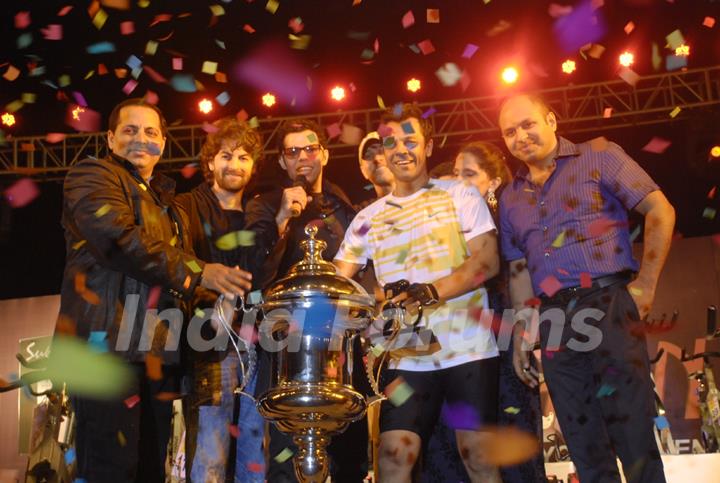 Neil Nitin Mukesh, Baqar Nasser & Kevin Sheth at 'Spinnathon 2011' at Mumbai