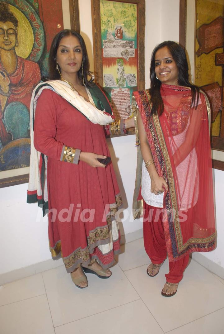 Shabana Azmi at Preksha Lal art exhibition, Kala Ghoda in Mumbai