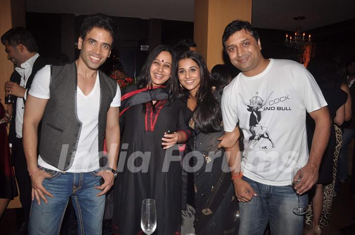 Tushar Kapoor and Vidya Balan along with friends