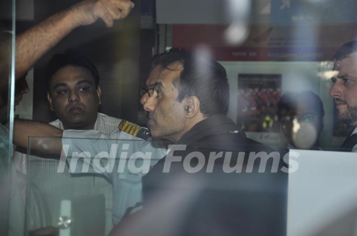 Dev Anand's ashes brought by his son Sunil Anand at Mumbai International Airport