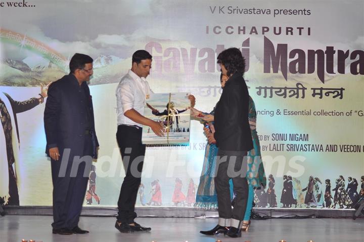 Sonu Nigam with Akshay Kumar at his music album launch at Andheri, Mumbai