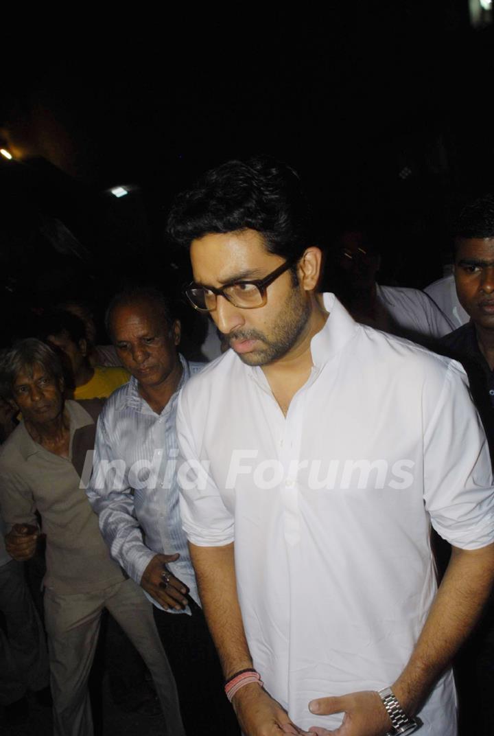 Abhishek Bachchan pays respect at Dev Anand's prayer meet